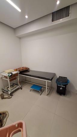 تصویر گالری نادر انوشه 5
